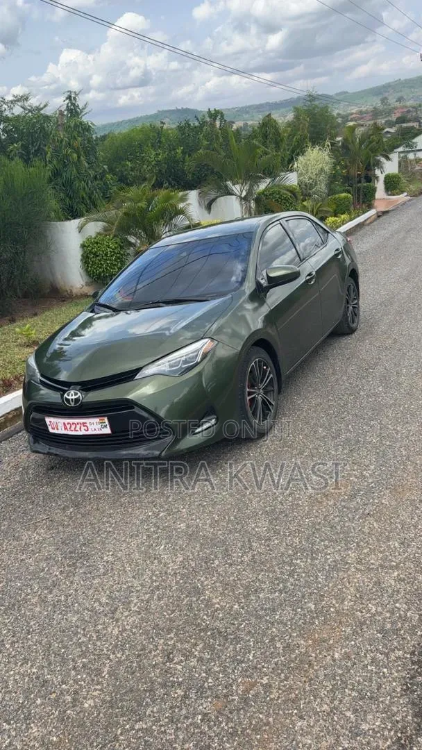 Toyota Corolla 2017 Green