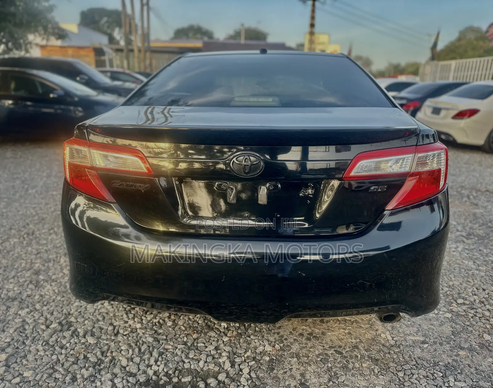 Toyota Camry SE Sport 4dr Sedan w/Prod. End 11/13 (2.5L 4cyl 6A) 2014
