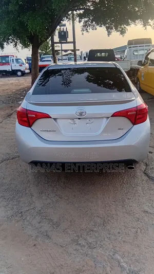 Toyota Corolla SE (1.8L 4cyl 6M) 2018 Gray