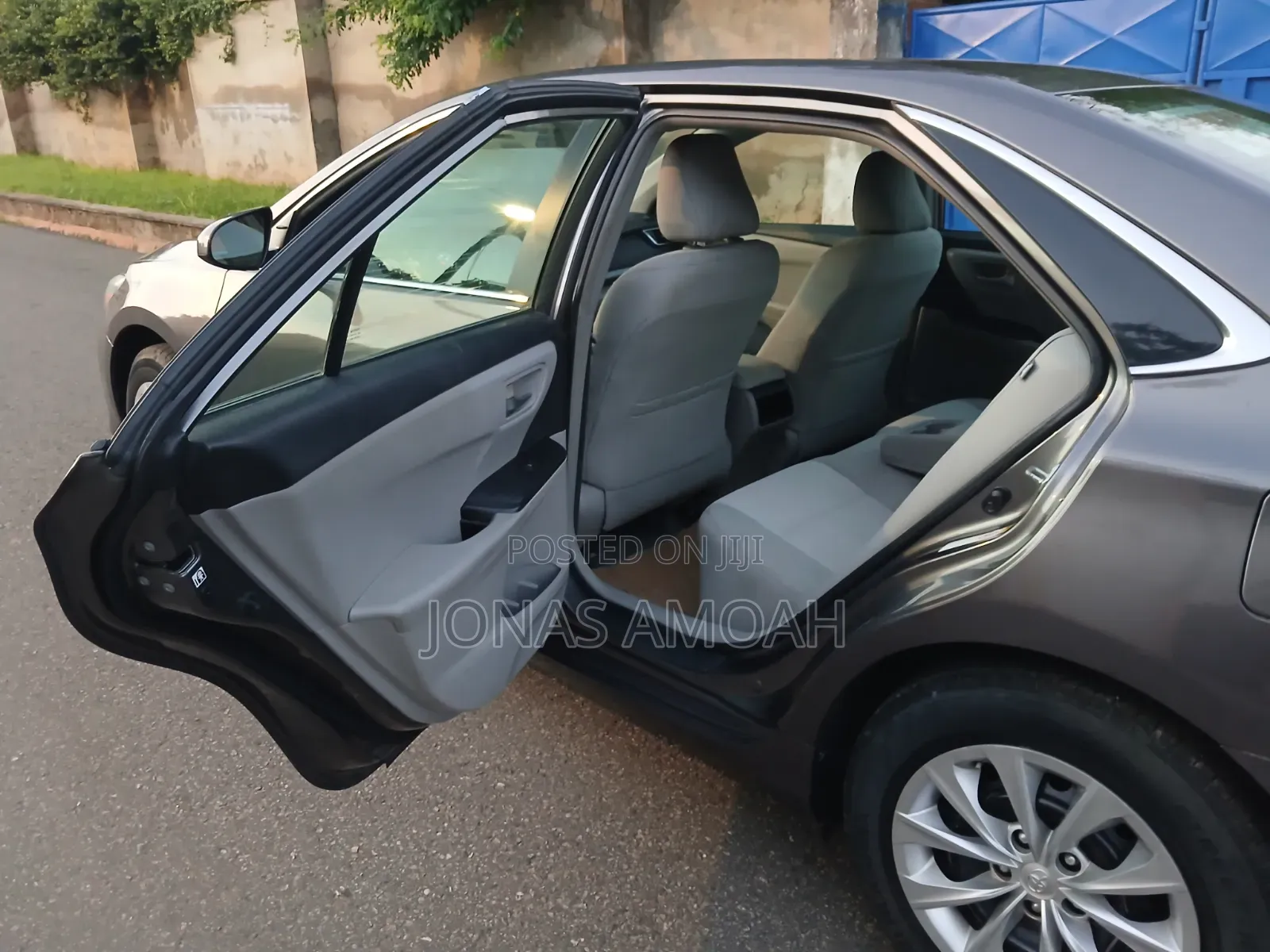 Toyota Camry LE 4dr Sedan (2.5L 4cyl 6A) 2016 Gray