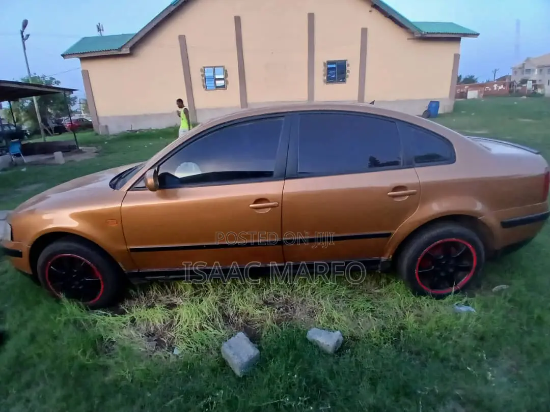 Volkswagen Passat GLS Station Wagon 1998 Gold