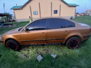 Volkswagen Passat GLS Station Wagon 1998 Gold