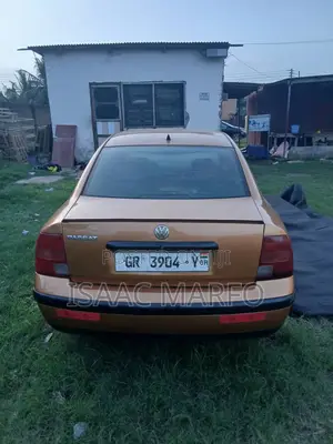 Volkswagen Passat GLS Station Wagon 1998 Gold