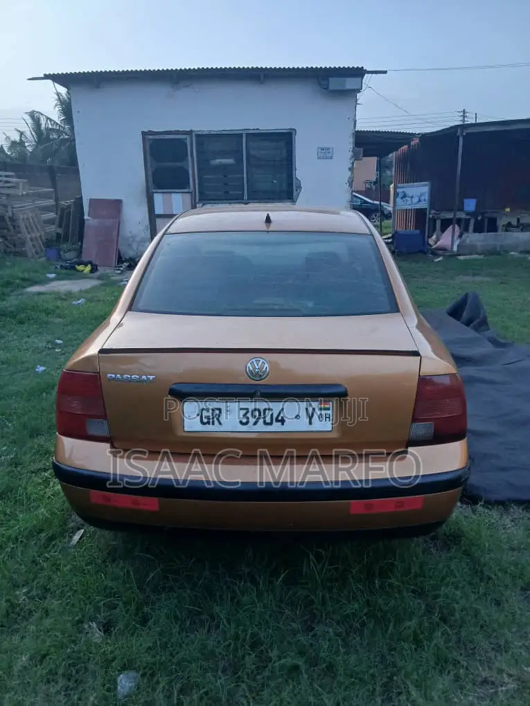 Volkswagen Passat GLS Station Wagon 1998 Gold