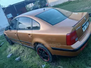 Volkswagen Passat GLS Station Wagon 1998 Gold
