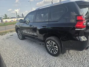 Toyota Land Cruiser Prado 2022 Black