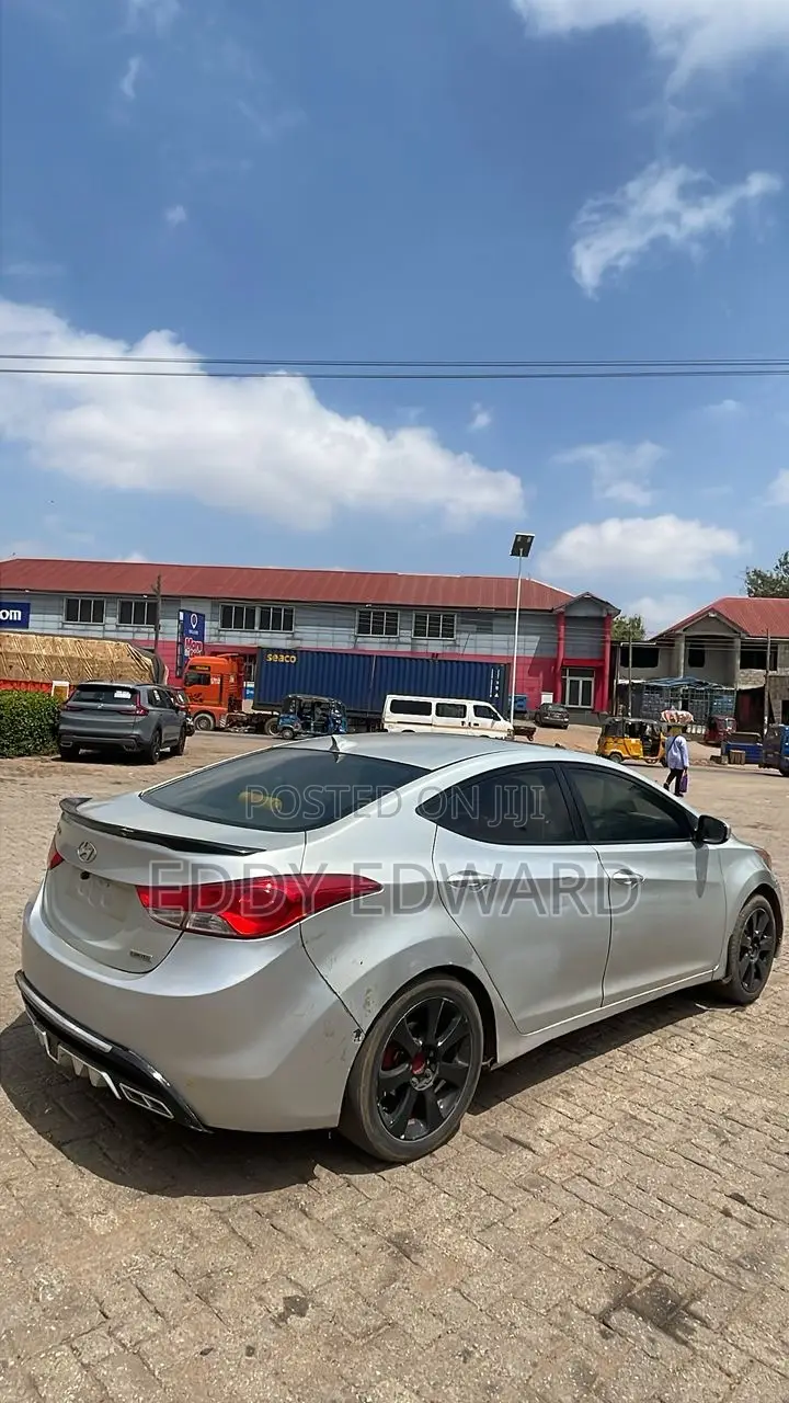 Hyundai Elantra 2013 Silver