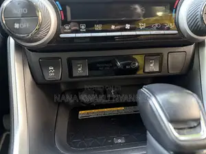 Toyota RAV4 Hybrid 2024 Silver