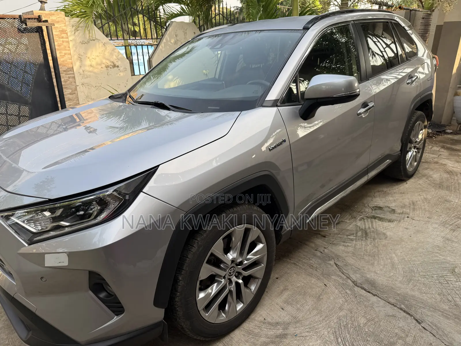 Toyota RAV4 Hybrid 2024 Silver