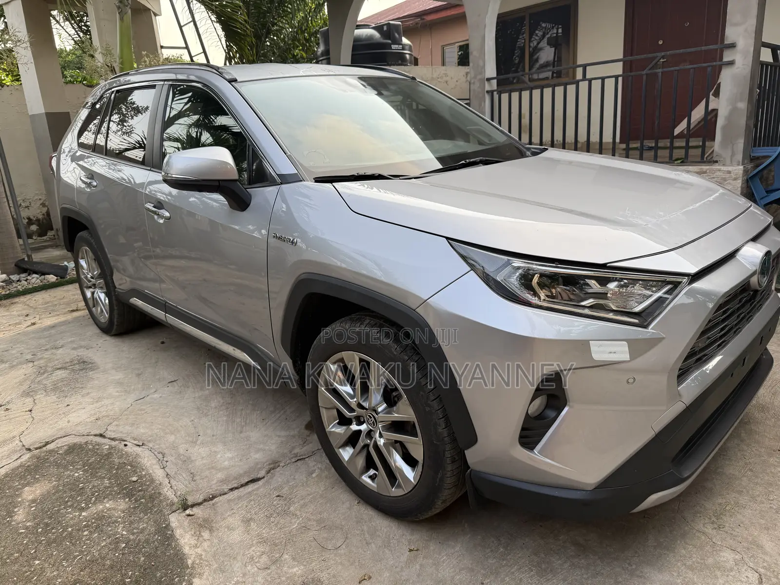Toyota RAV4 Hybrid 2024 Silver