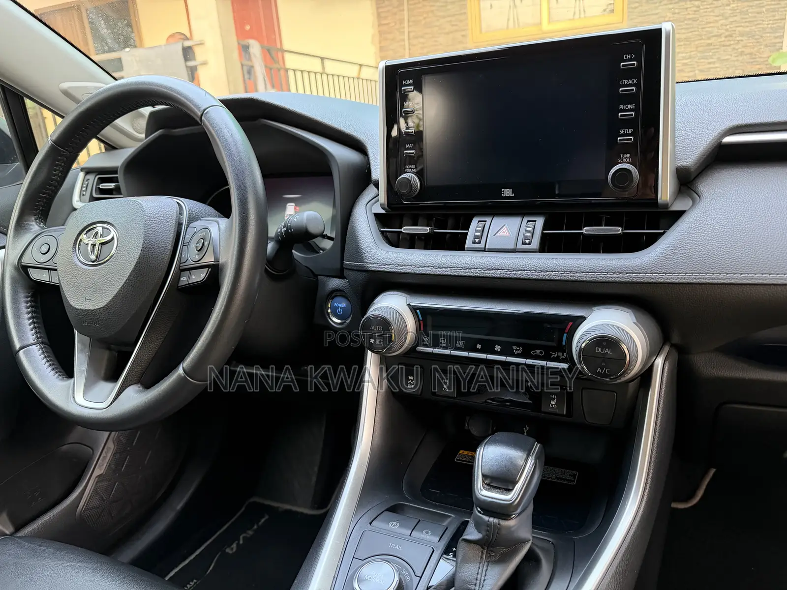Toyota RAV4 Hybrid 2024 Silver