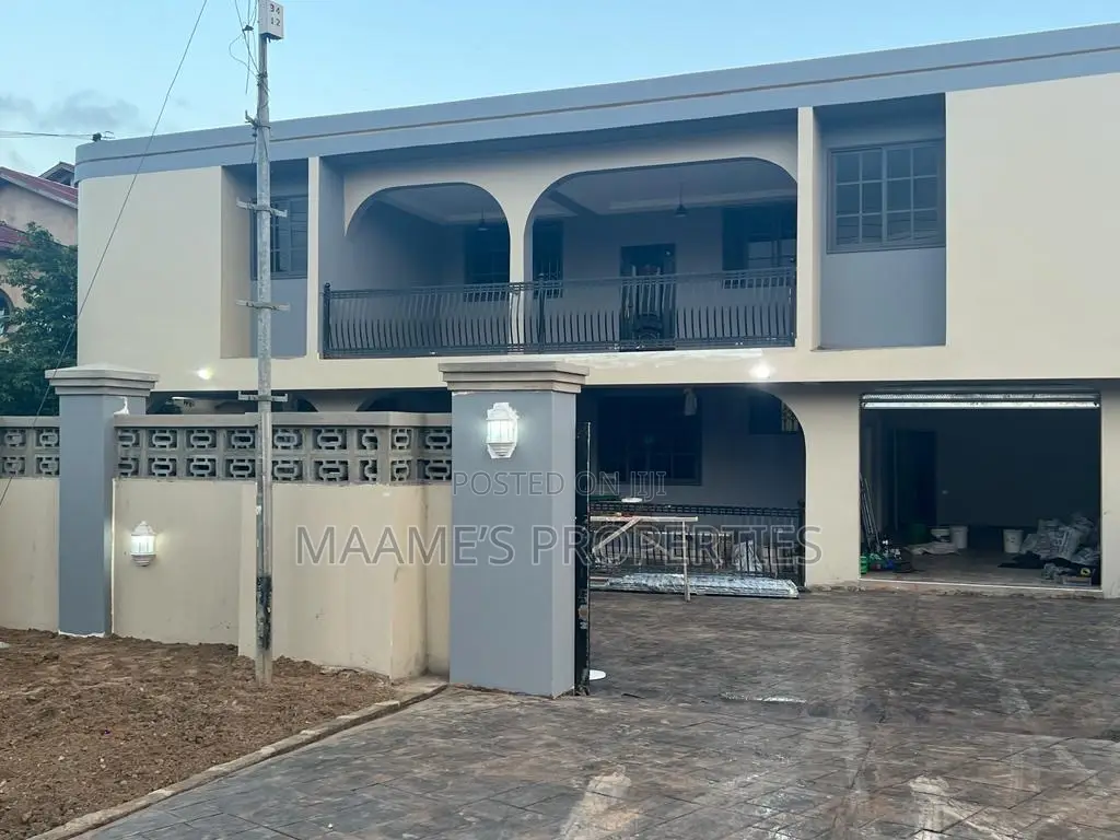10bdrm Duplex in Tema Metropolitan for sale