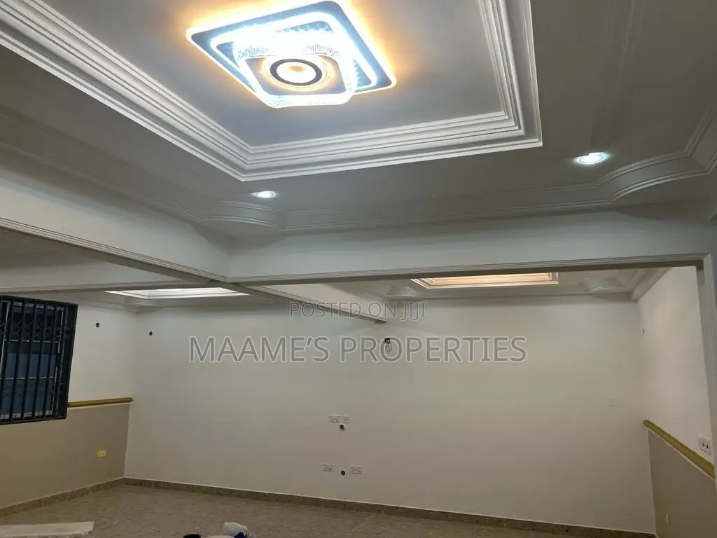 10bdrm Duplex in Tema Metropolitan for sale