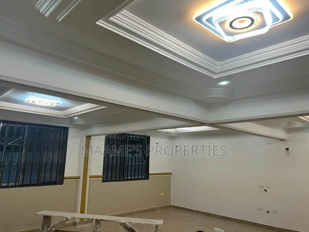 10bdrm Duplex in Tema Metropolitan for sale