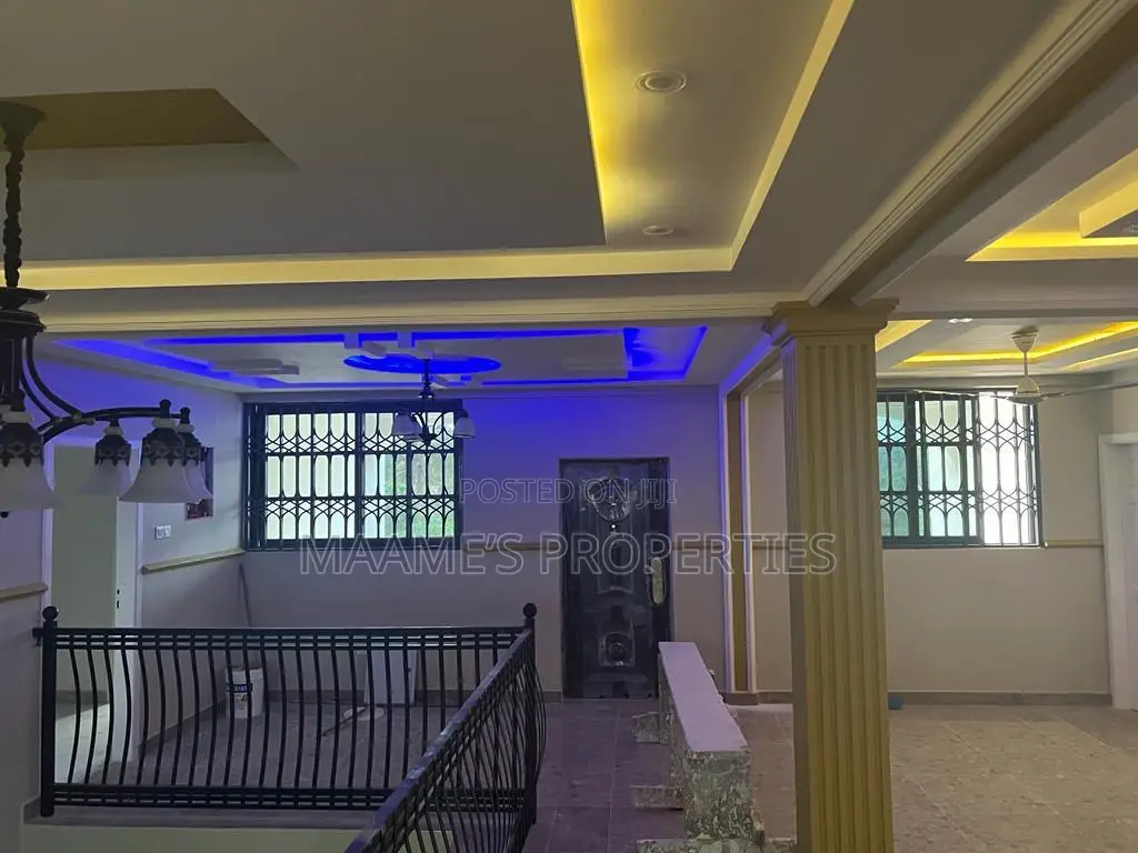 10bdrm Duplex in Tema Metropolitan for sale