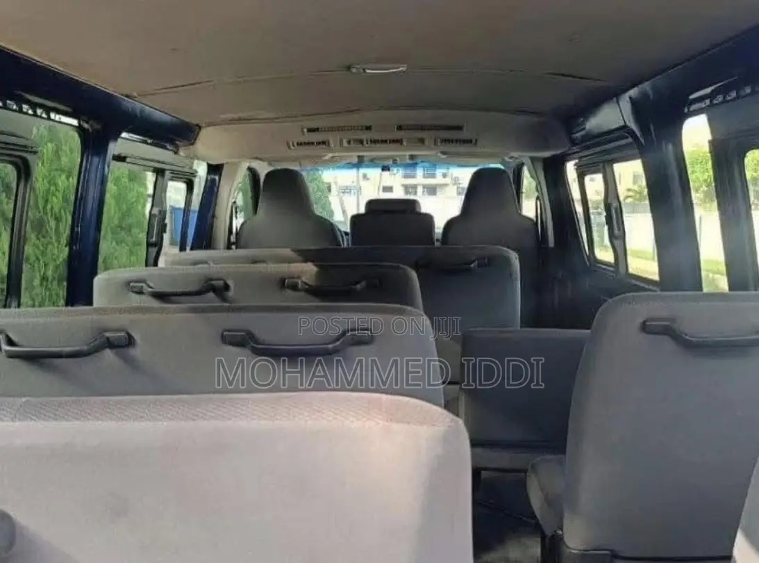 Toyota HiAce 2013 Blue