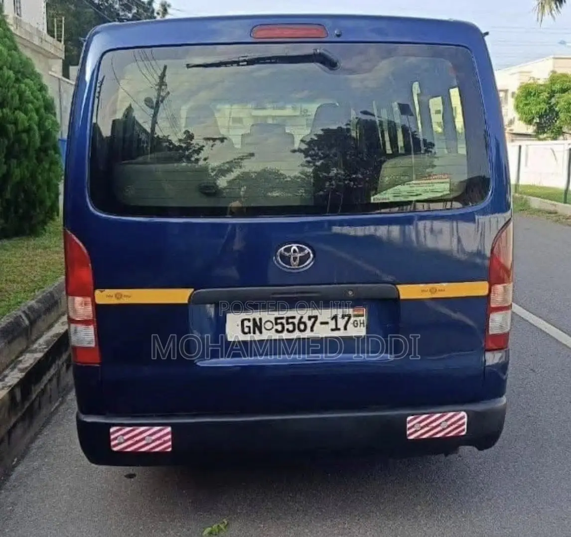 Toyota HiAce 2013 Blue