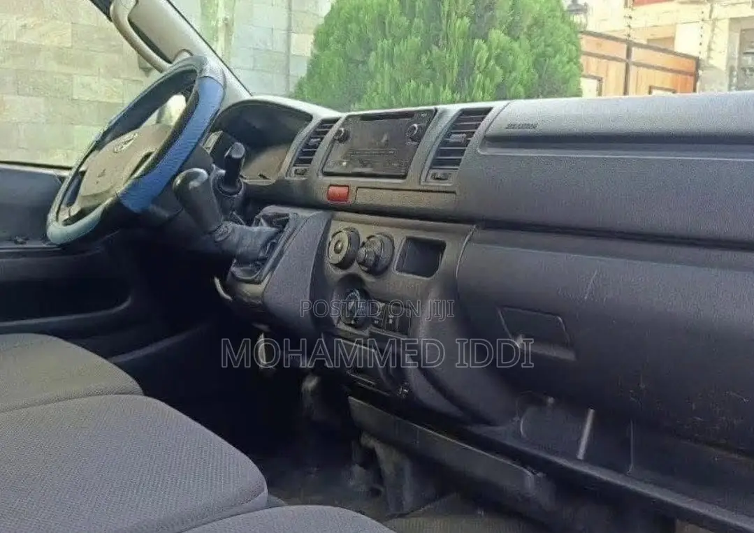 Toyota HiAce 2013 Blue