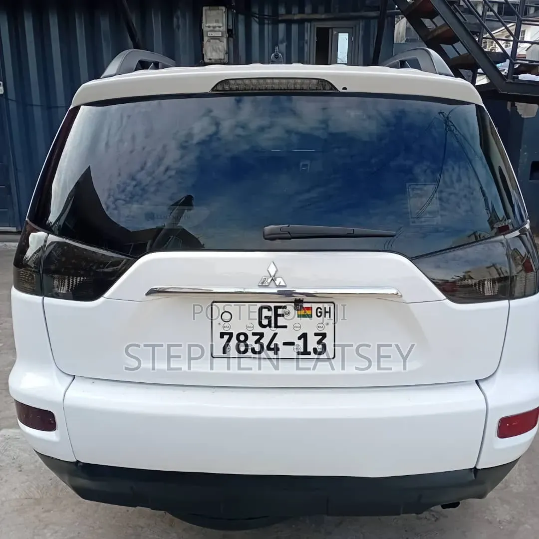 Mitsubishi Outlander SE 2010 White