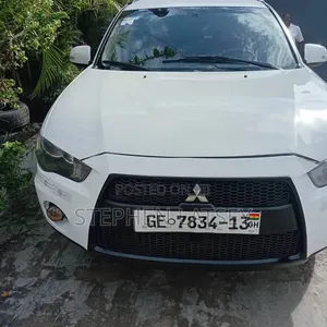 Mitsubishi Outlander SE 2010 White