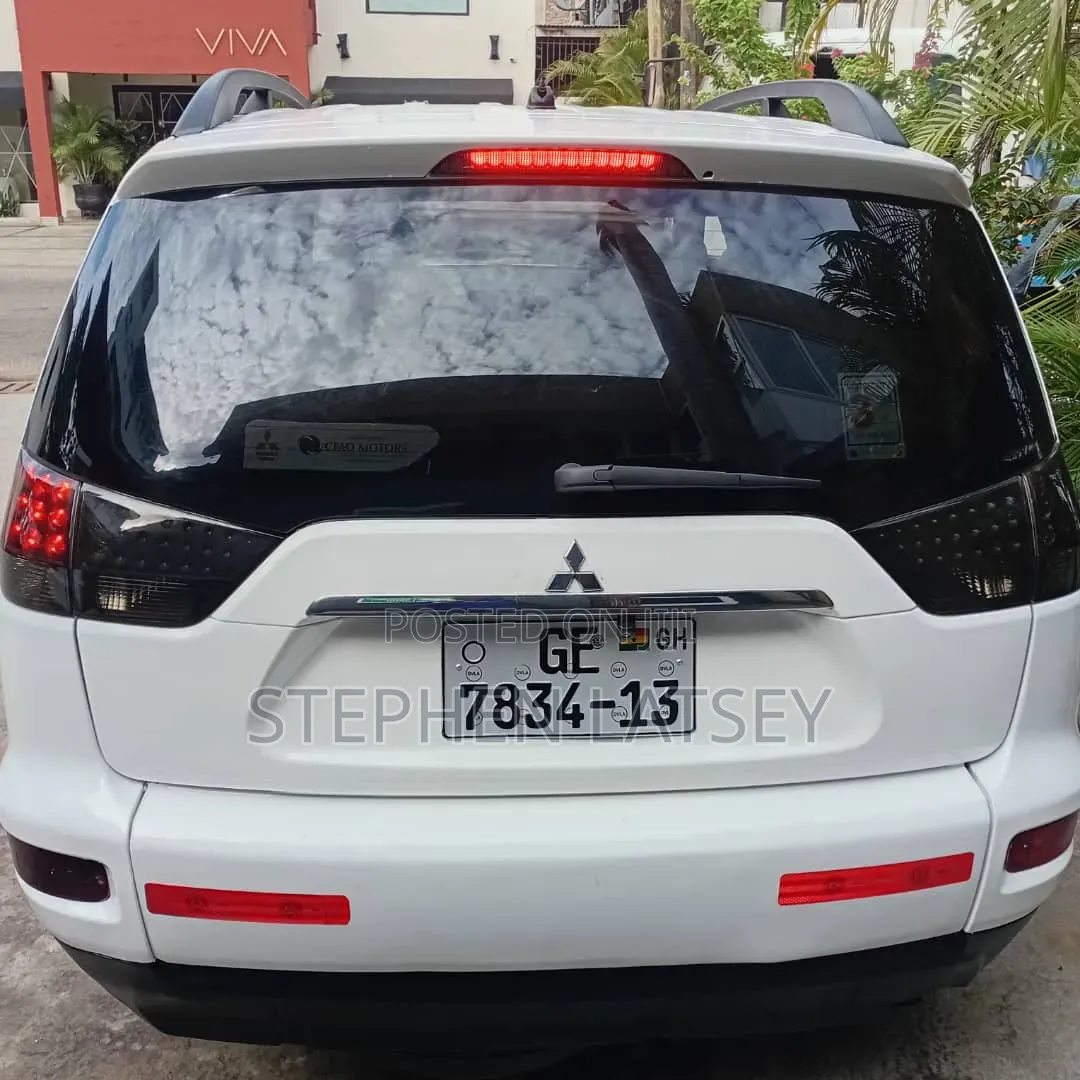 Mitsubishi Outlander SE 2010 White