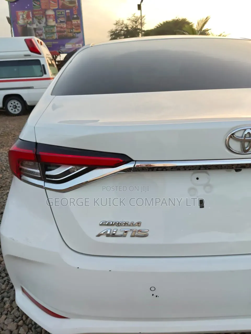 Toyota Corolla XSE (1.8L 4cyl 2A) 2019 White