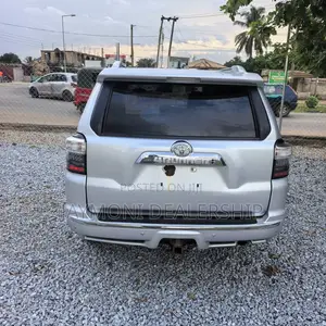Toyota 4-Runner Limited 4dr 4x4 (4.0L 6cyl 5A) 2016 Silver