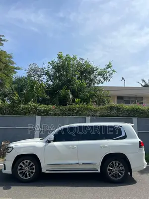 Toyota Land Cruiser 2014 White