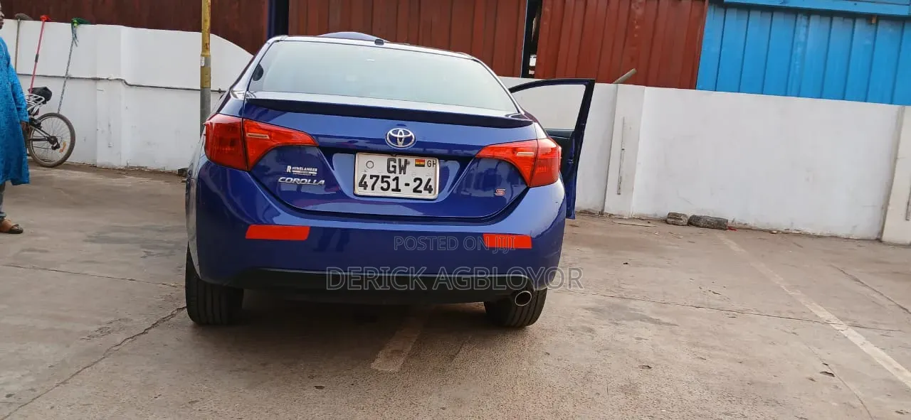 Toyota Corolla 2016 Blue