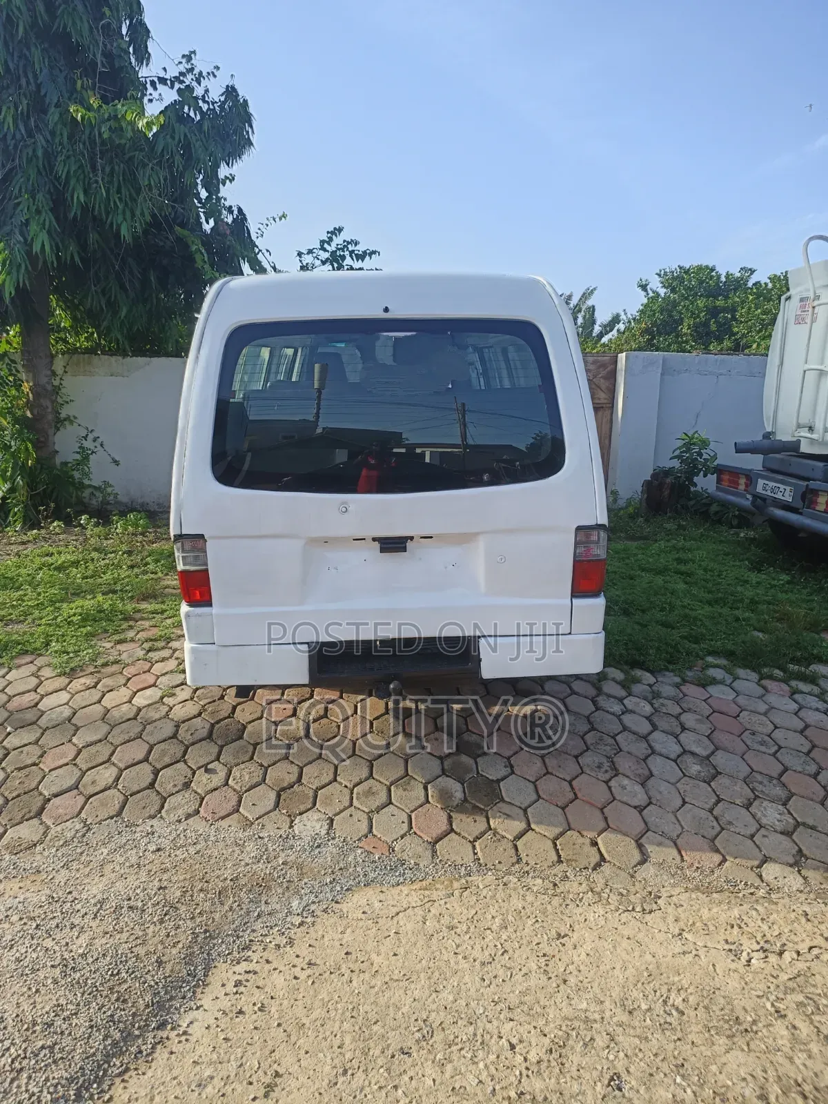 Mazda E2200 2000 White