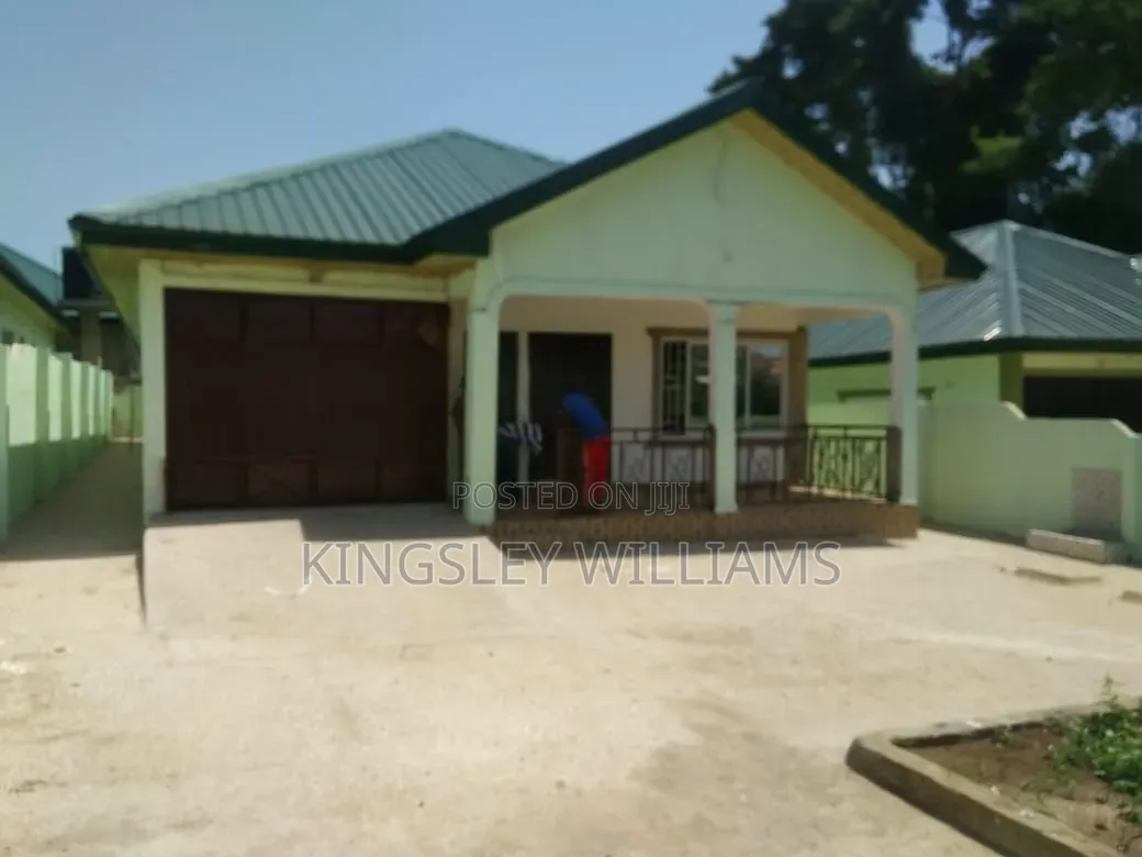 4bdrm House in Pokuase for sale