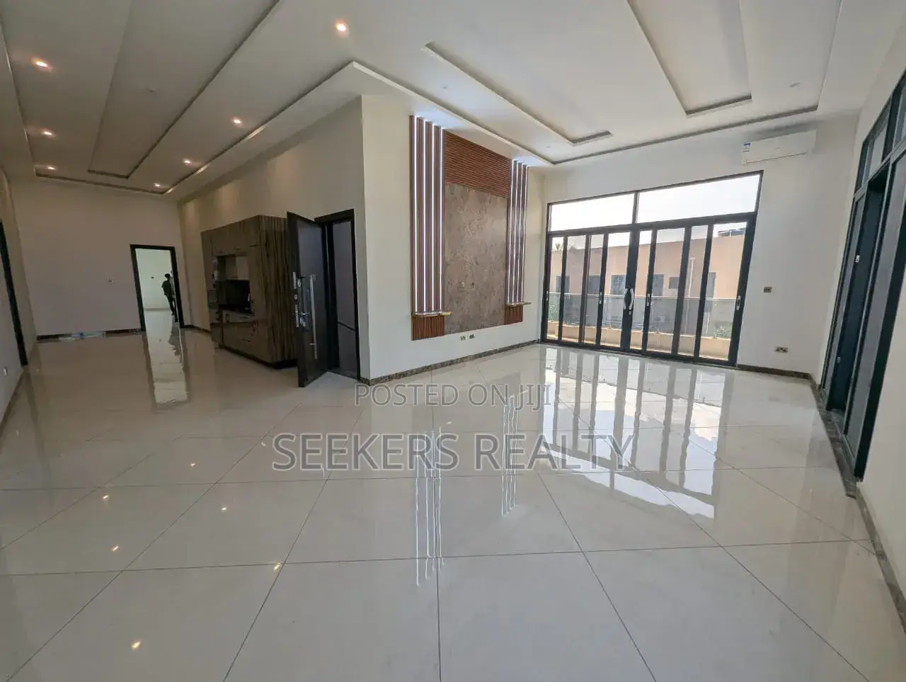 5bdrm Mansion in Seekers Realty, Tseaddo for sale
