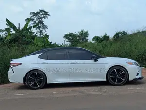 Toyota Camry XSE FWD (2.5L 4cyl 8AM) 2018 Pearl