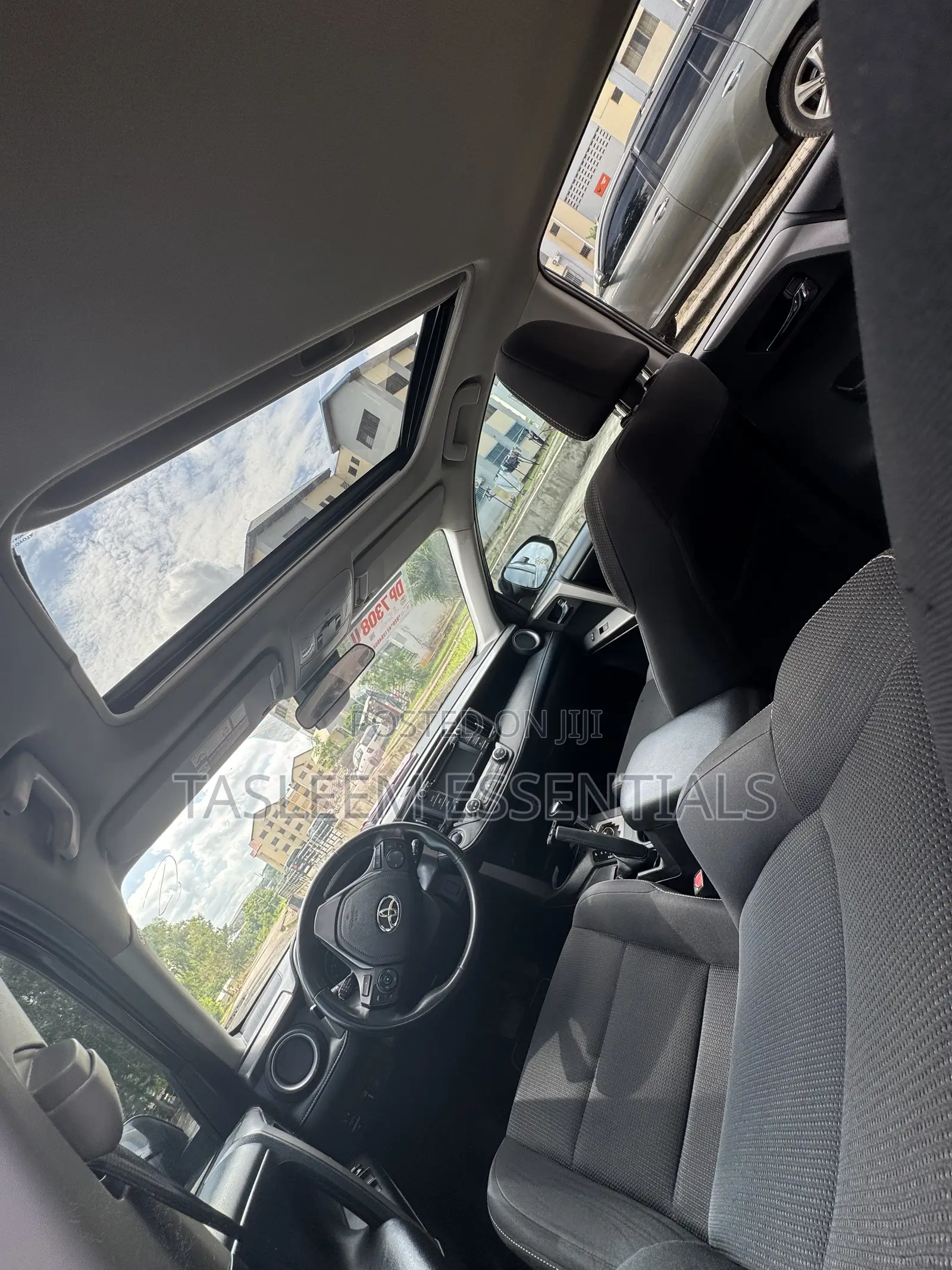 Toyota RAV4 XLE 4dr SUV (2.5L 4cyl 6A) 2018 Burgundy