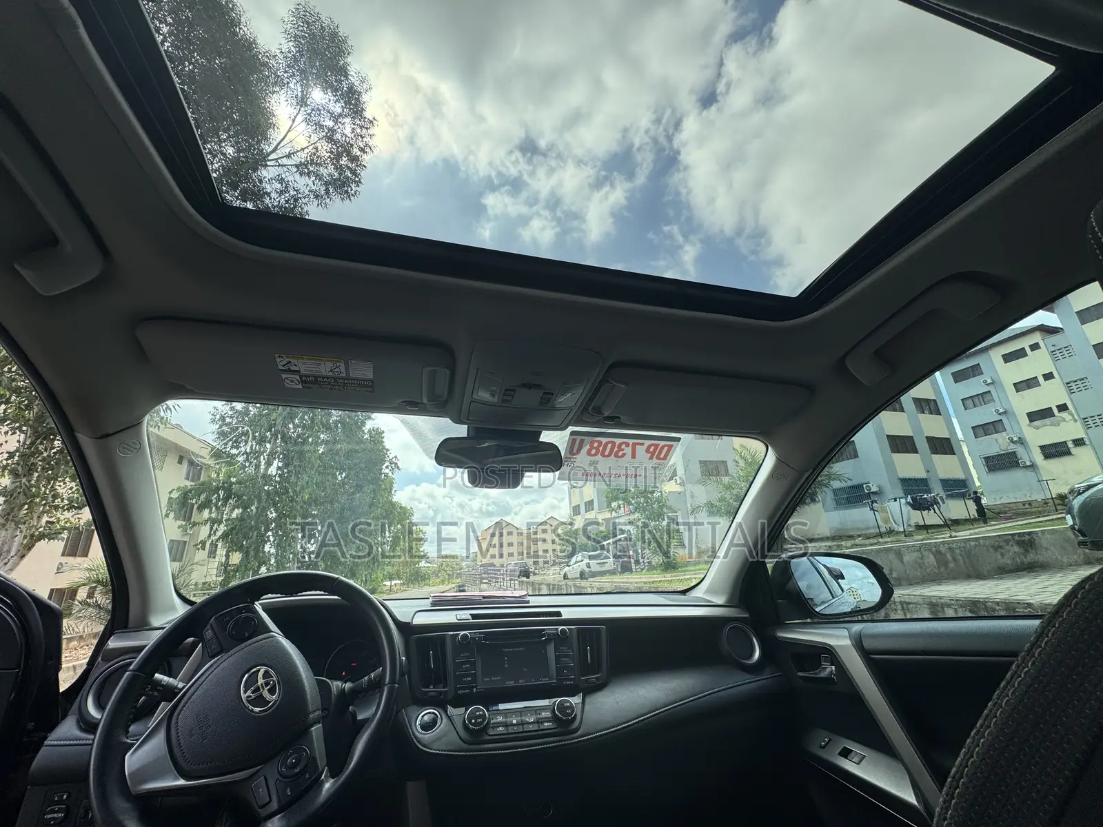 Toyota RAV4 XLE 4dr SUV (2.5L 4cyl 6A) 2018 Burgundy