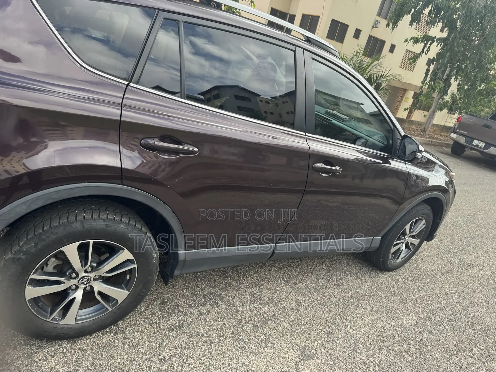 Toyota RAV4 XLE 4dr SUV (2.5L 4cyl 6A) 2018 Burgundy