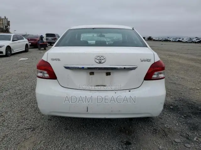 Toyota Yaris Base Sedan 4dr 2010 White