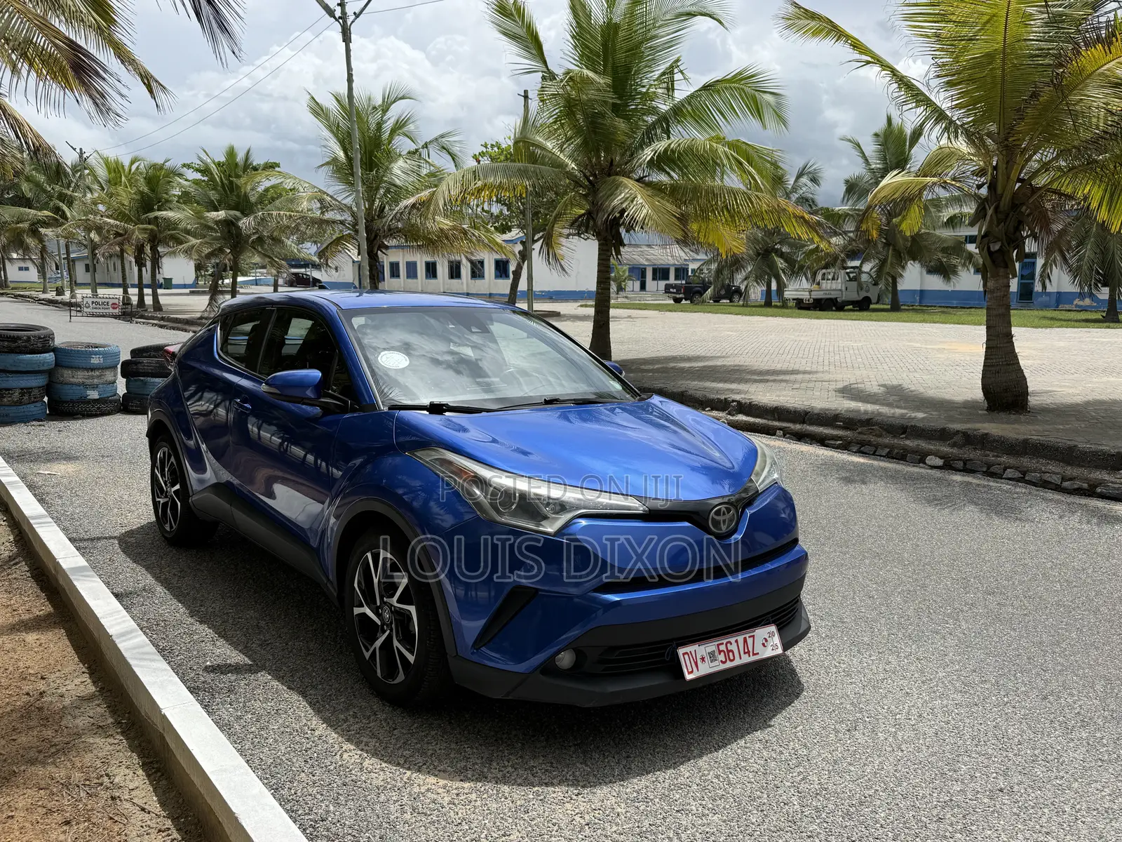 Toyota C-HR XLE FWD Sport Utility (2.0L 4cyl 2AM) 2018 Blue