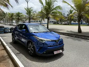 Toyota C-HR XLE FWD Sport Utility (2.0L 4cyl 2AM) 2018 Blue