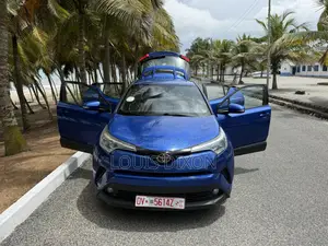 Toyota C-HR XLE FWD Sport Utility (2.0L 4cyl 2AM) 2018 Blue
