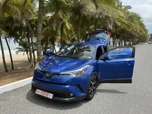 Toyota C-HR XLE FWD Sport Utility (2.0L 4cyl 2AM) 2018 Blue