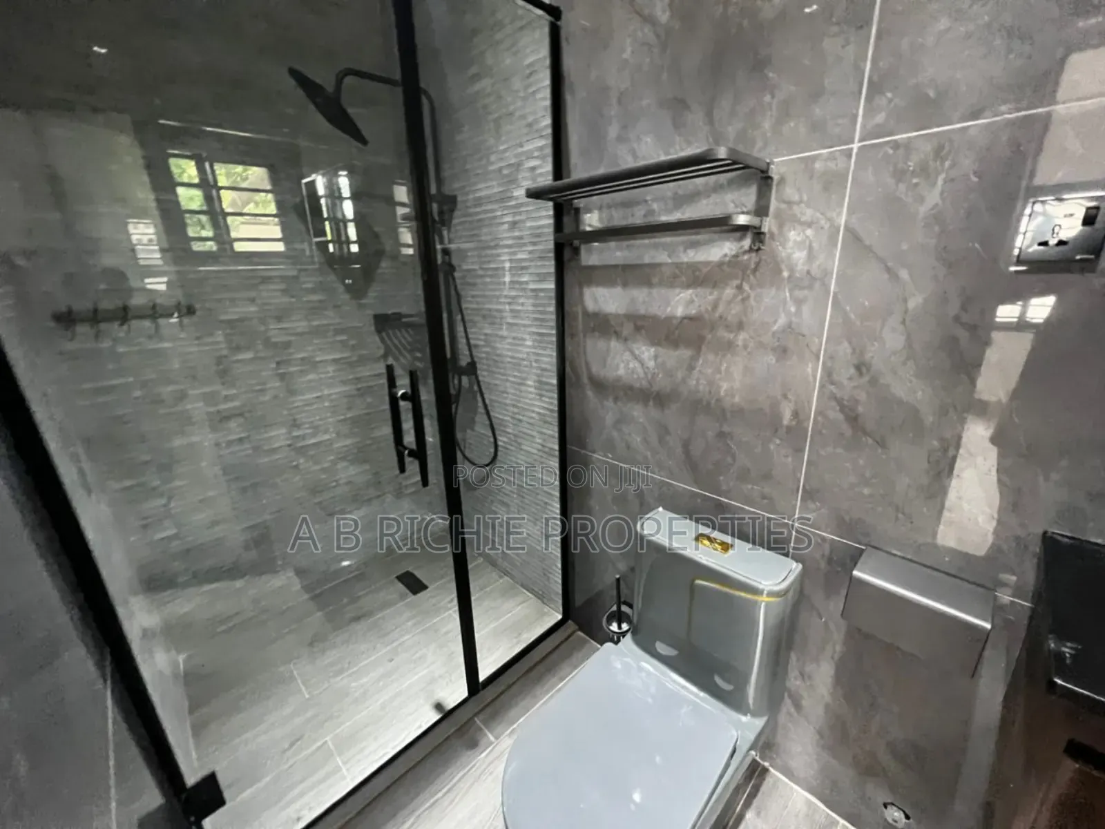 5bdrm Bungalow in Ab Richie Properties, Tseaddo for rent