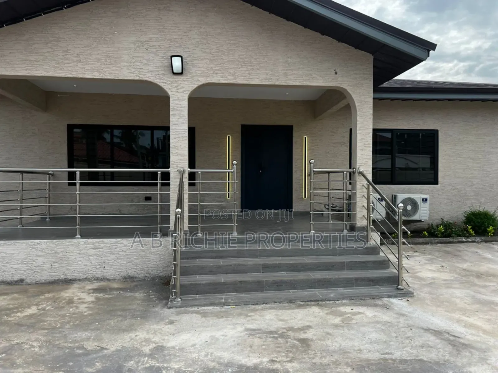 5bdrm Bungalow in Ab Richie Properties, Tseaddo for rent