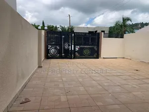 3bdrm House in Oyarifa Mall Area for rent
