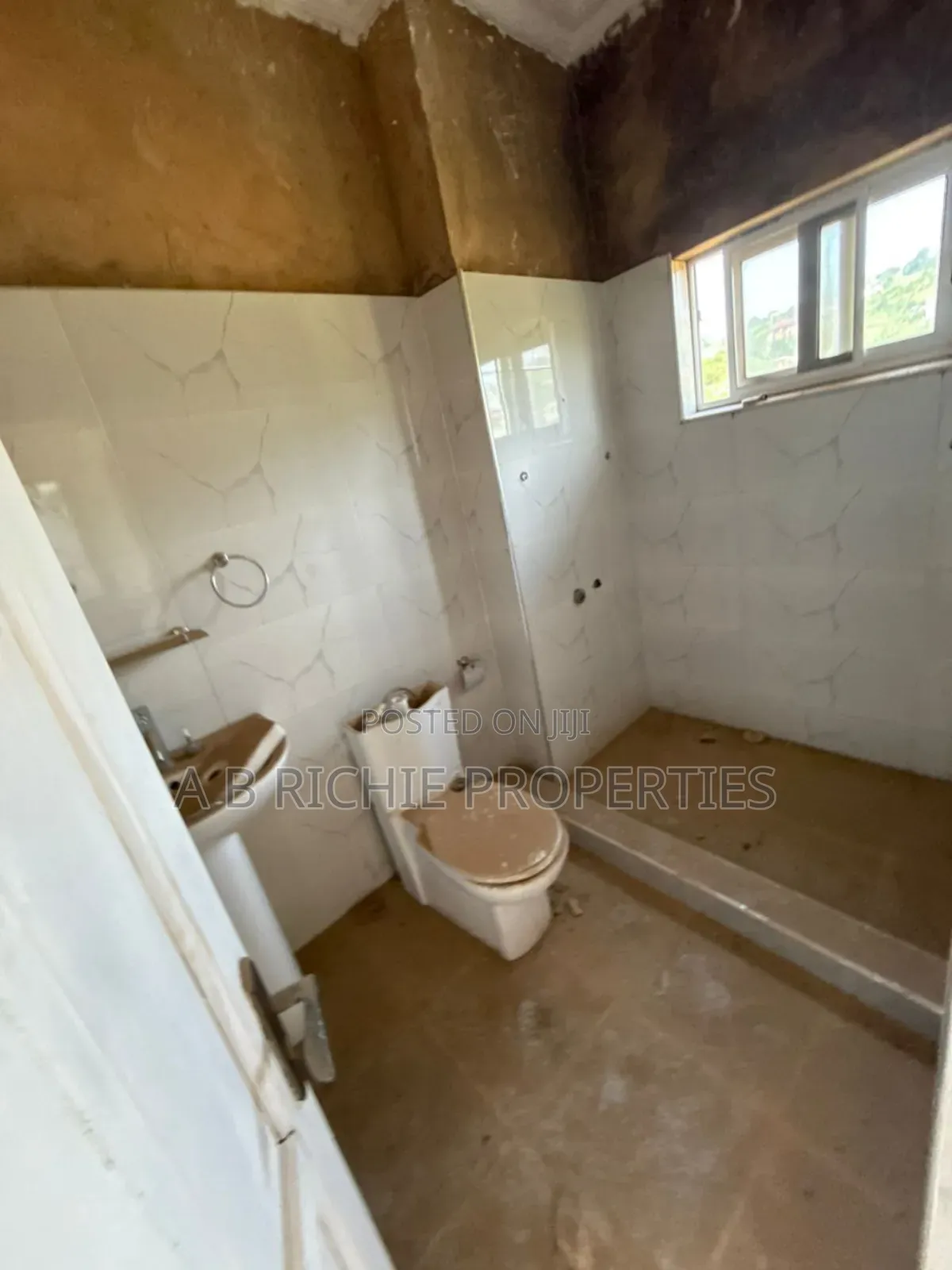 3bdrm Apartment in Ab Richie Properties, Kwabenya for sale