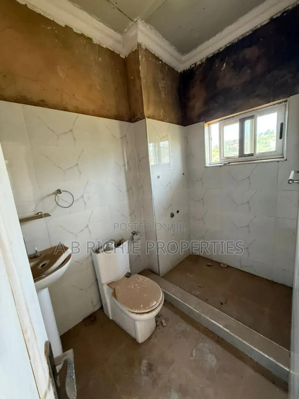 3bdrm Apartment in Ab Richie Properties, Kwabenya for sale