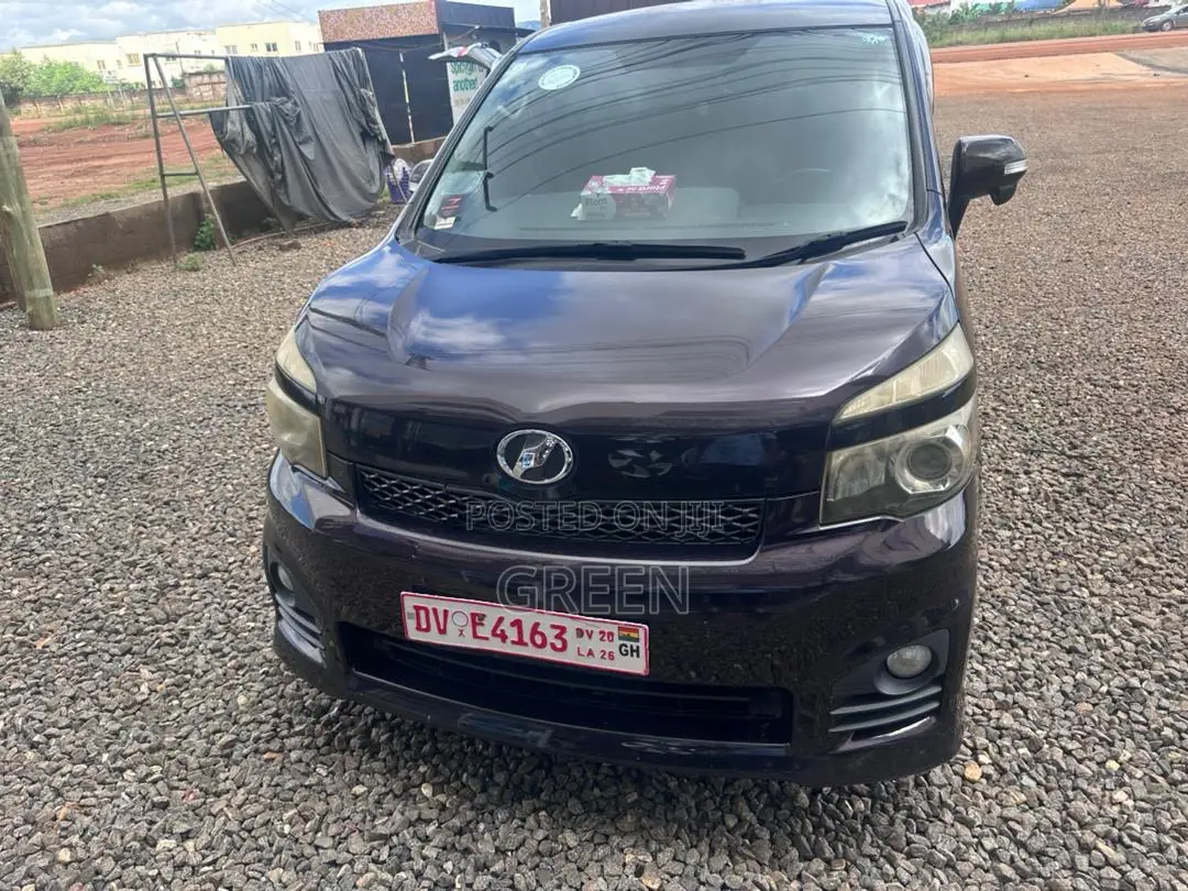 Toyota Voxy 2012 Blue