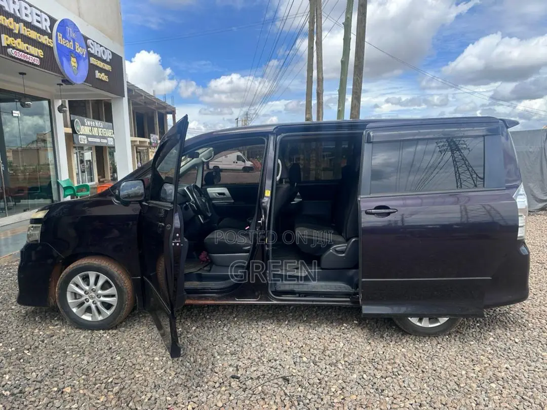 Toyota Voxy 2012 Blue