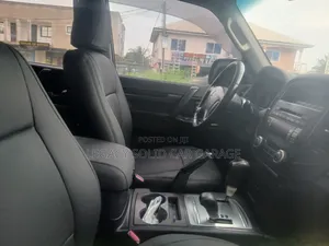 Mitsubishi Pajero 2012