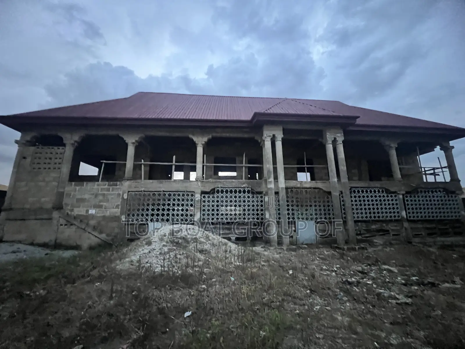 8bdrm House in Top Boat Group Of, Kumasi Metropolitan for sale
